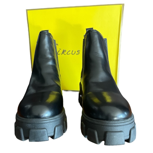 Darielle Lug Sole Chelsea Booties - Picture 6 of 11